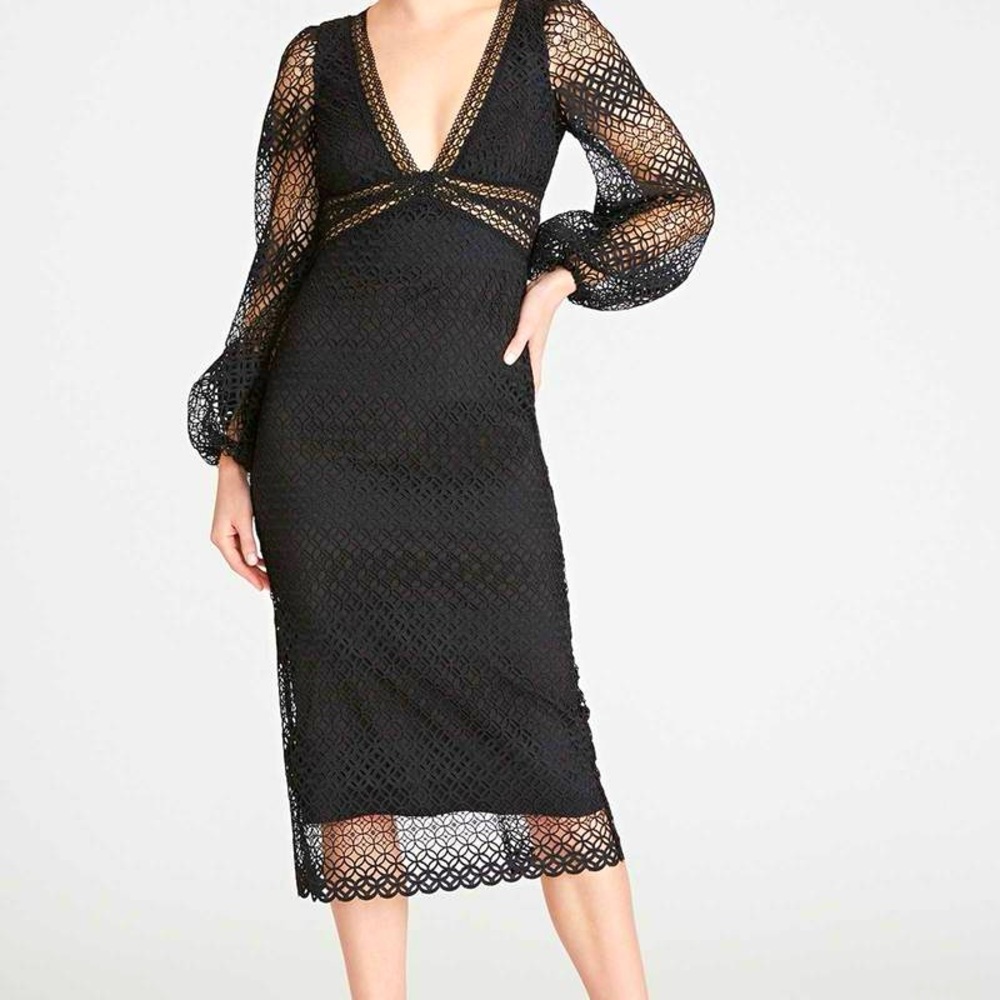ML Monique Lhuillier Black
Lace Midi Dress